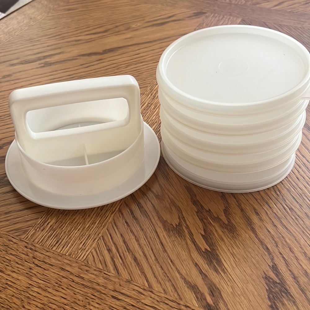 Tupperware Hamburger Press Set Includes 7 Pieces